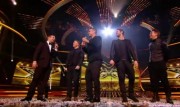 Take That au X Factor 12-12-2010 24ee77111017241