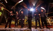 Take That au X Factor 12-12-2010 698128111017135