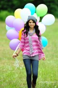 dbb6dd88188424 Selena Gomez Films A Commerical For Her Dream Out  Loud Clothing Line